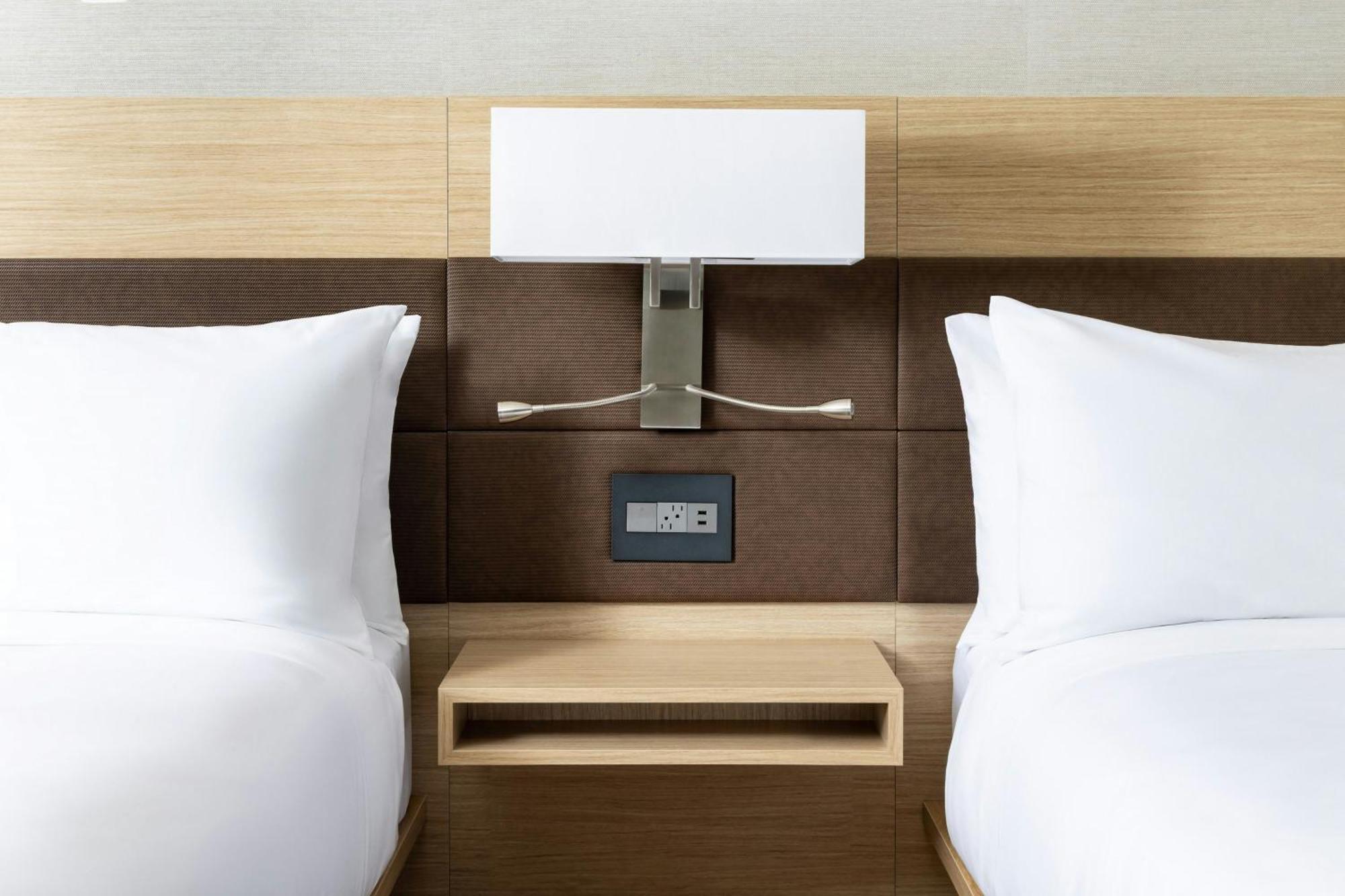 Ac Hotel By Marriott Хонолулу Екстериор снимка