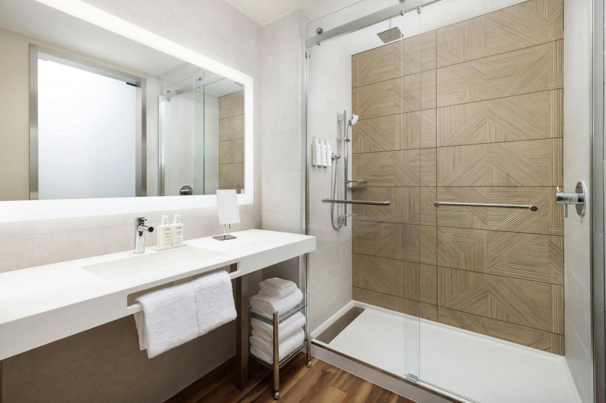 Ac Hotel By Marriott Хонолулу Екстериор снимка