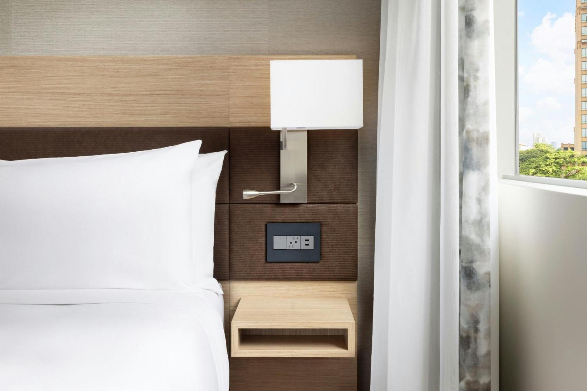 Ac Hotel By Marriott Хонолулу Екстериор снимка